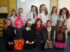 4thclass-girls-dressing-up